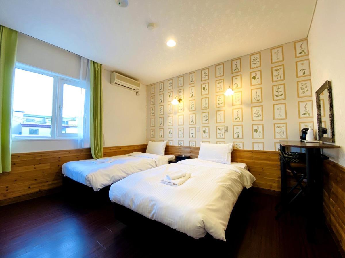 Petit Hotel Melon Furano Exterior photo
